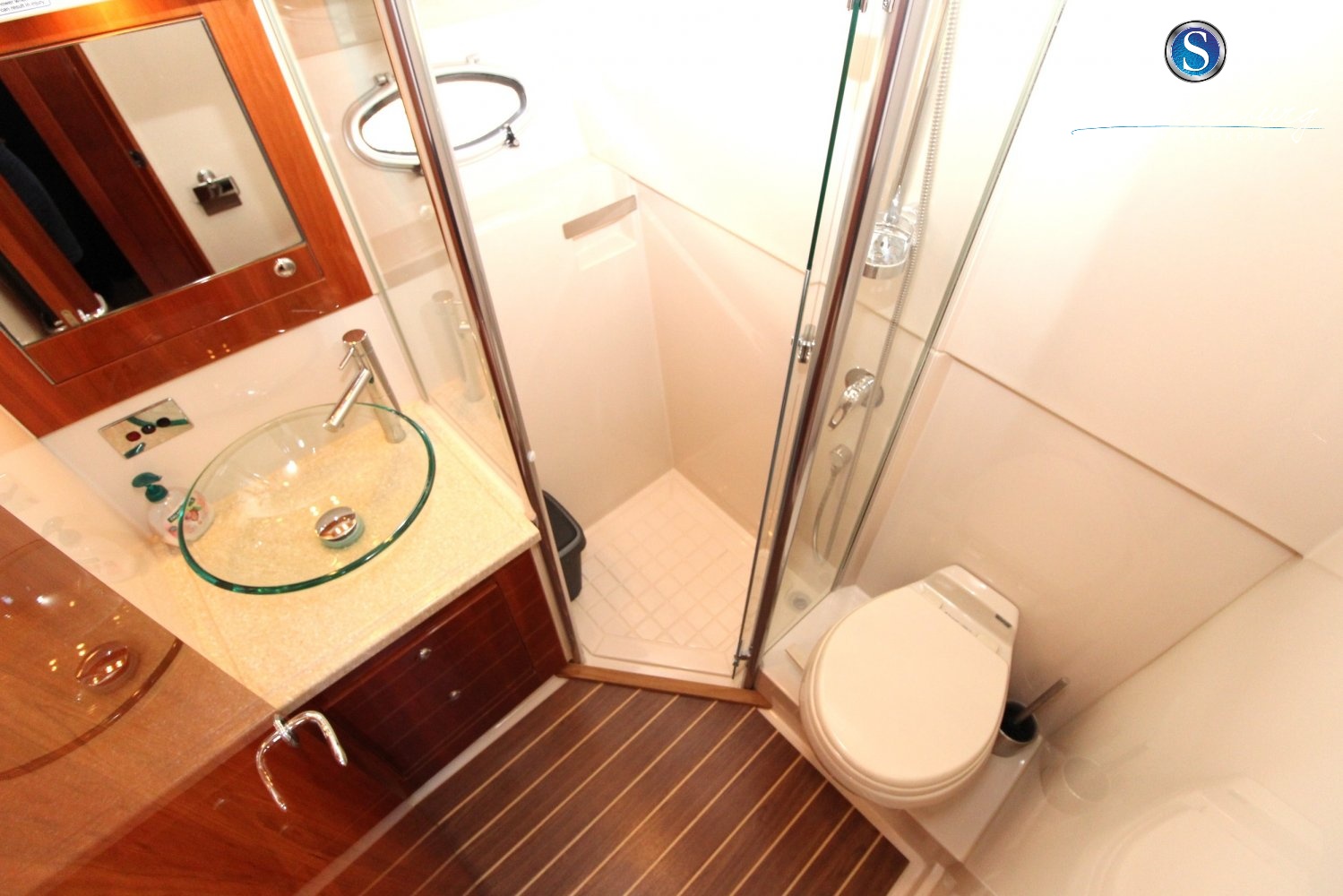 foto: 68 Rivièra 4700 Sport Yacht