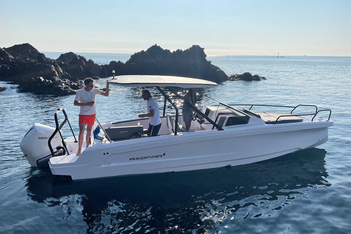 foto: 74 Axopar 25 Cross Bow & Cross Top