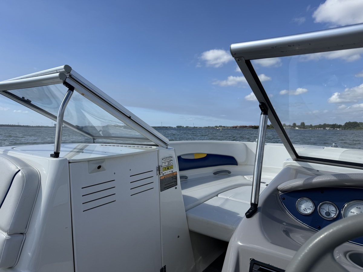 foto: 34 Bayliner 219 SD