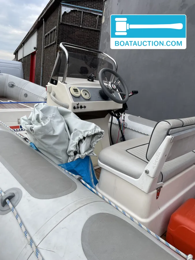 foto: 11 Valiant Vanguard 520