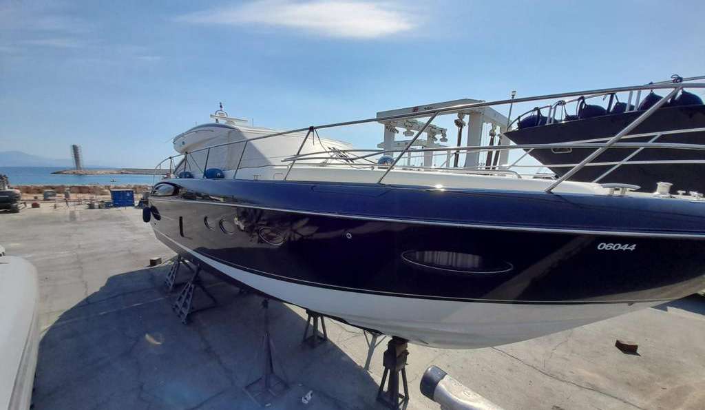 foto: 16 Princess V 57 HT