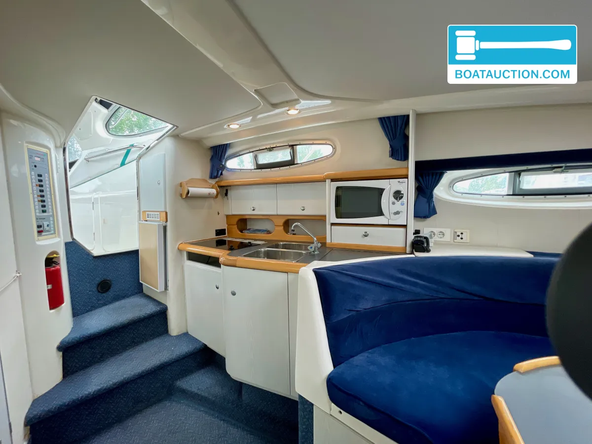 foto: 64 Sealine 310 Sportbridge