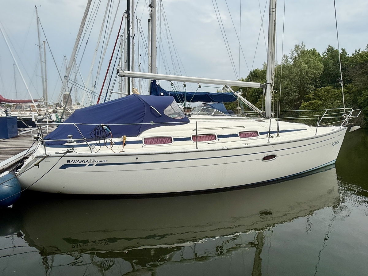 foto: 34 Bavaria  33 Cruiser