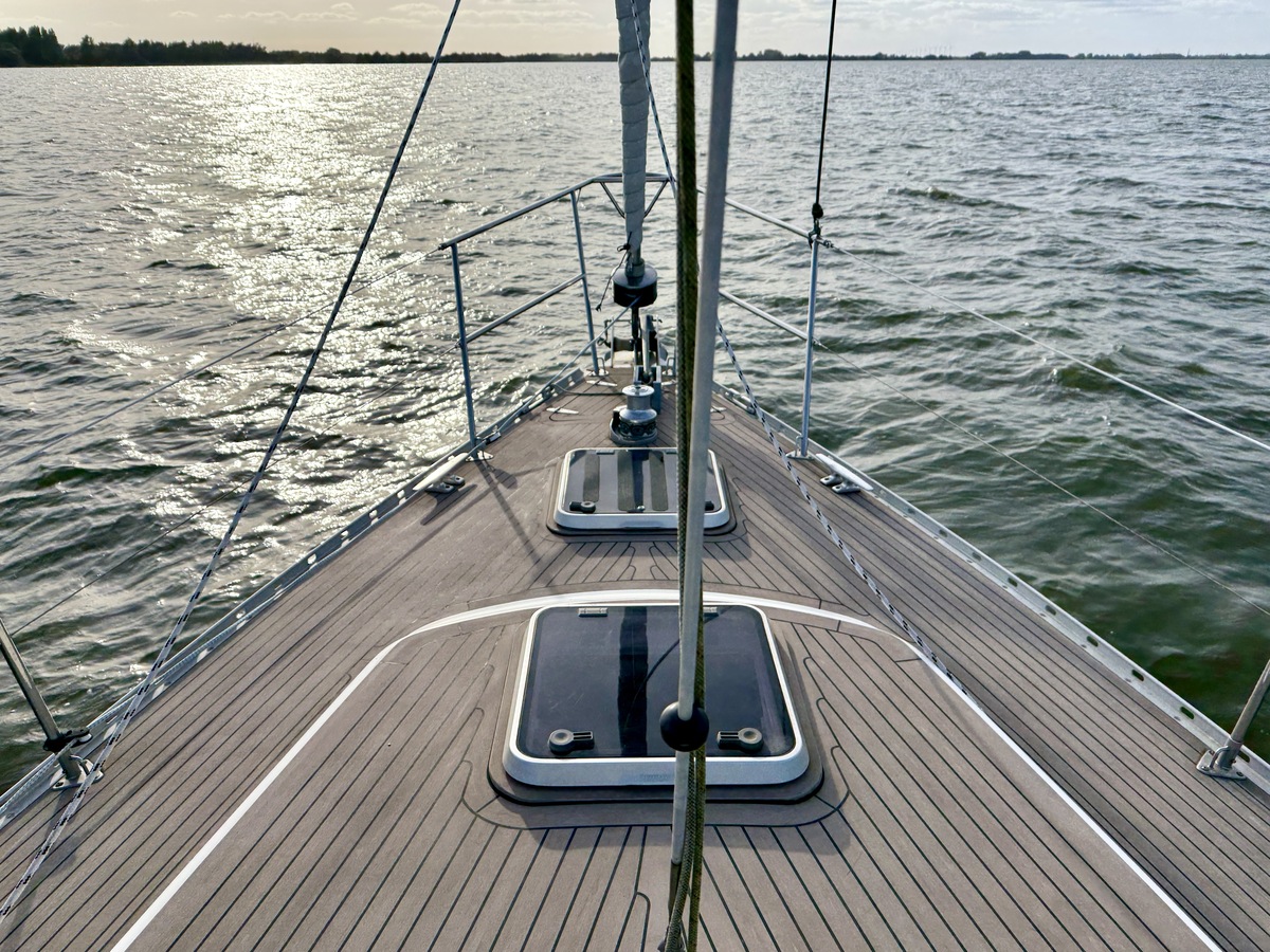 foto: 80 Oyster 45 Deck Saloon