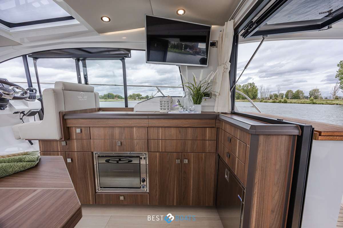 foto: 42 Sealine C330