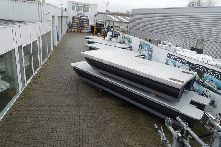 foto: 21 Funcruiser Pontoon 650
