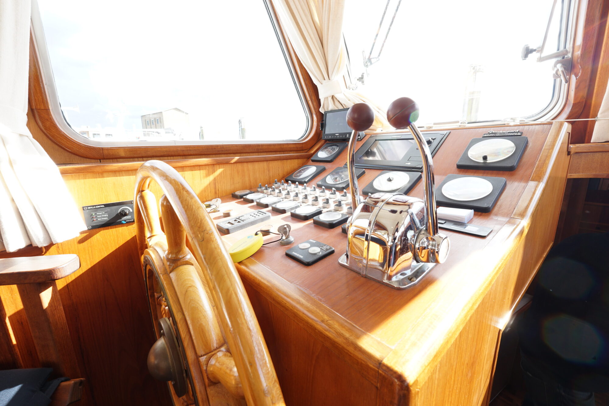 foto: 47 Damen Damen Pushy Cat 15.00 AK Cabrio