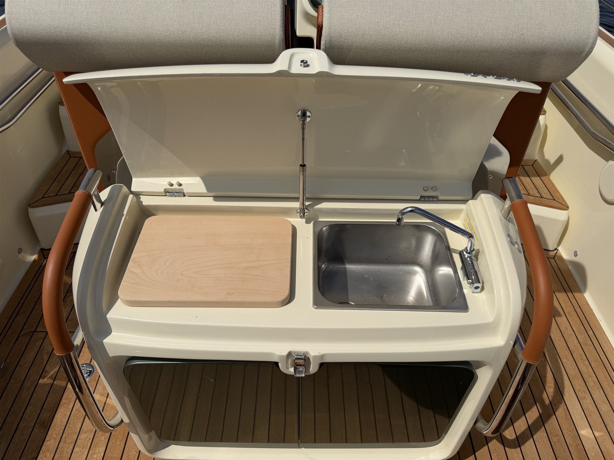 foto: 38 Invictus GT 280