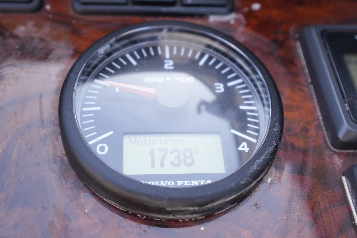 foto: 74 Linssen Grand Sturdy 410 AC Variotop met stabilisator