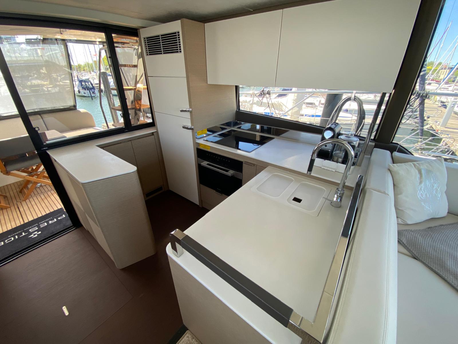 foto: 36 Prestige 590 Flybridge