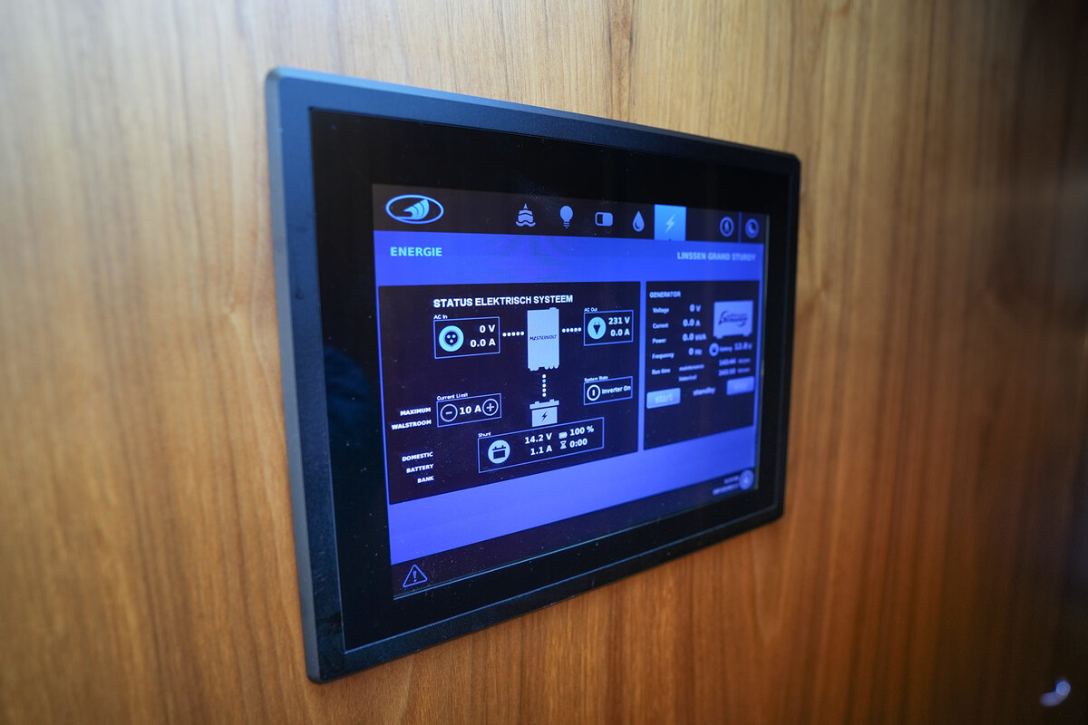 foto: 73 Linssen Grand Sturdy 410 AC Variotop met stabilisator