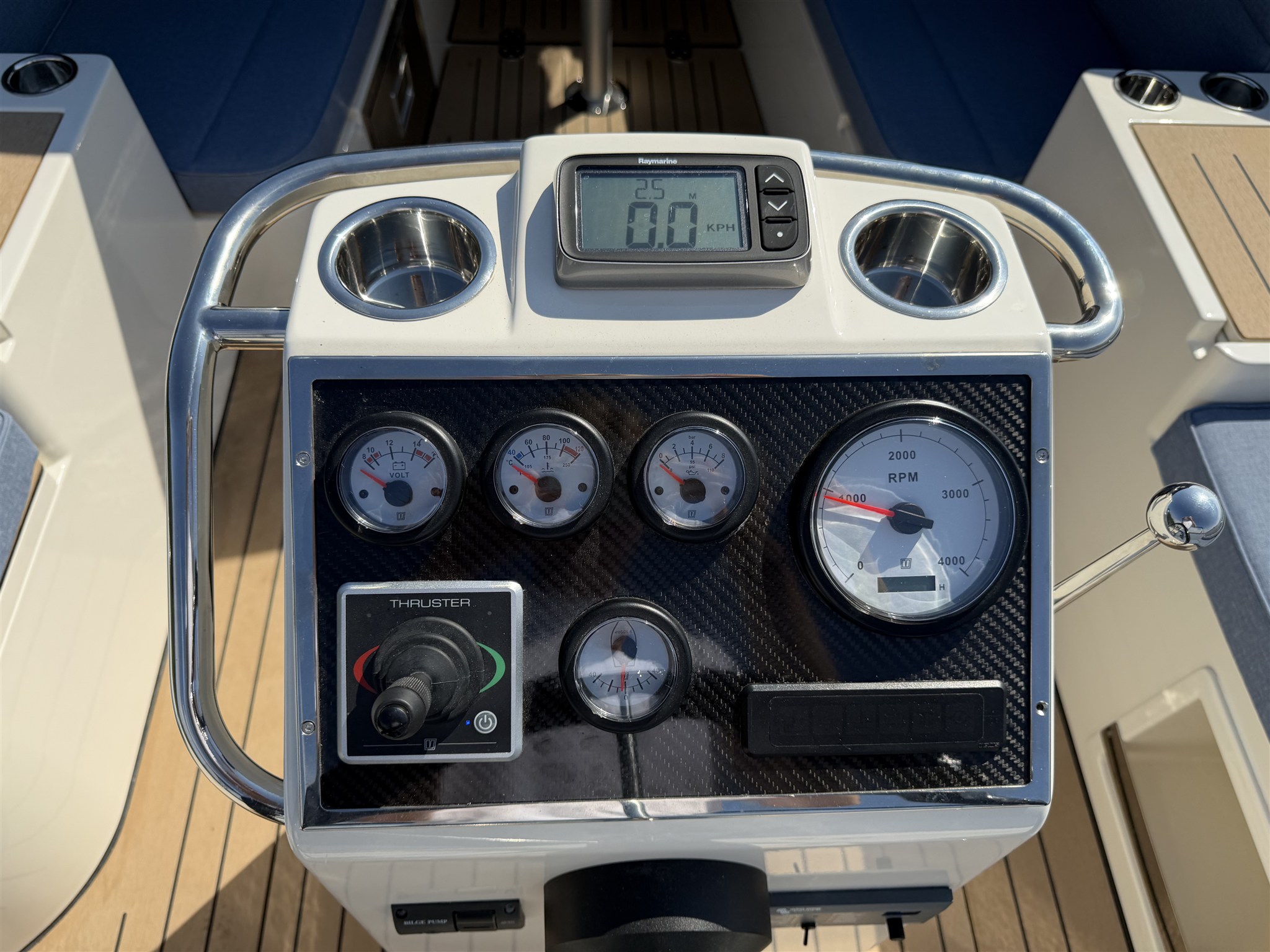 foto: 37 Interboat Intender 750 Cabin