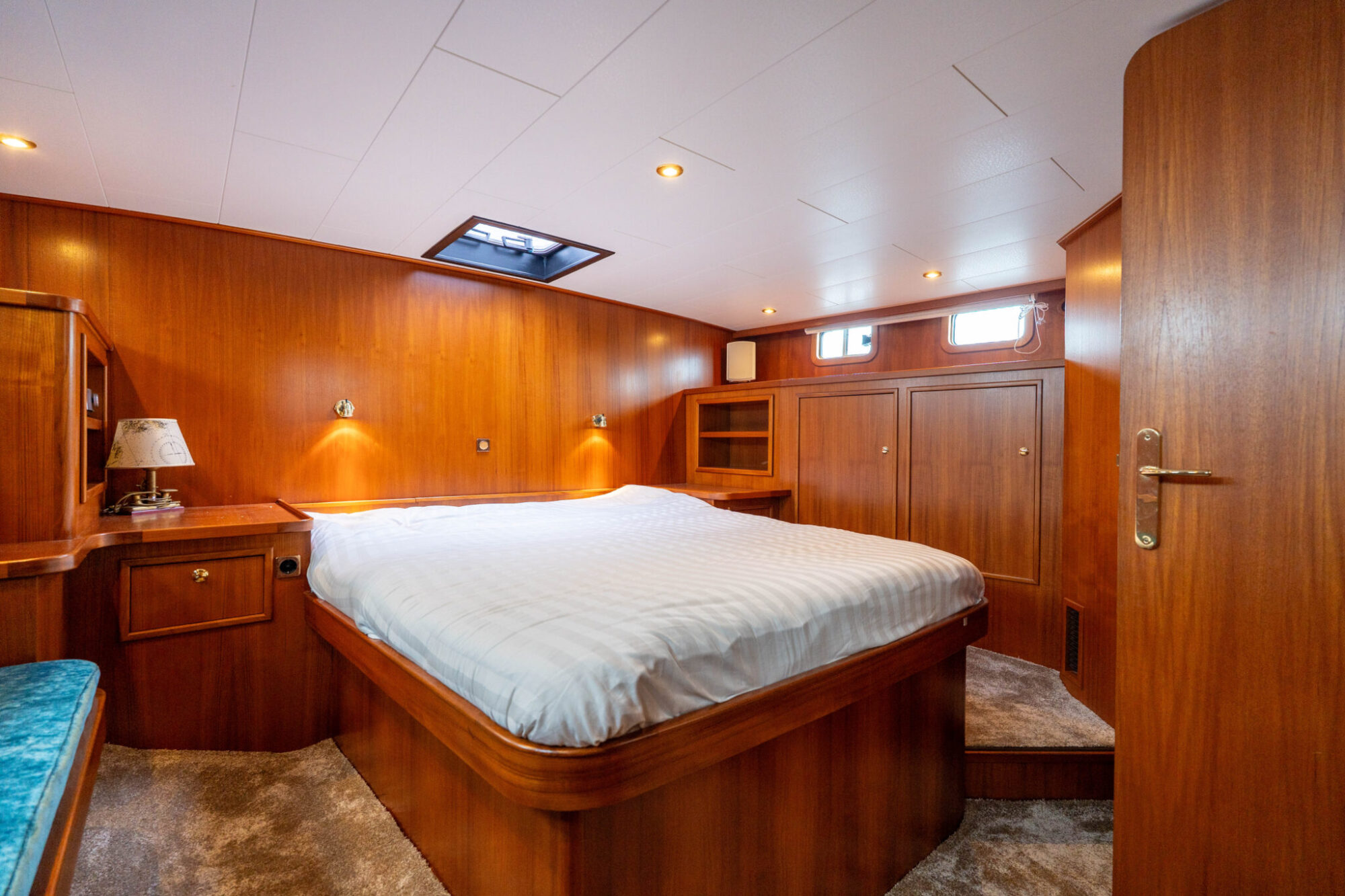 foto: 37 Pieter Beeldsnijder Pieter Beeldsnijder Spiegelkotter 15.00 VS