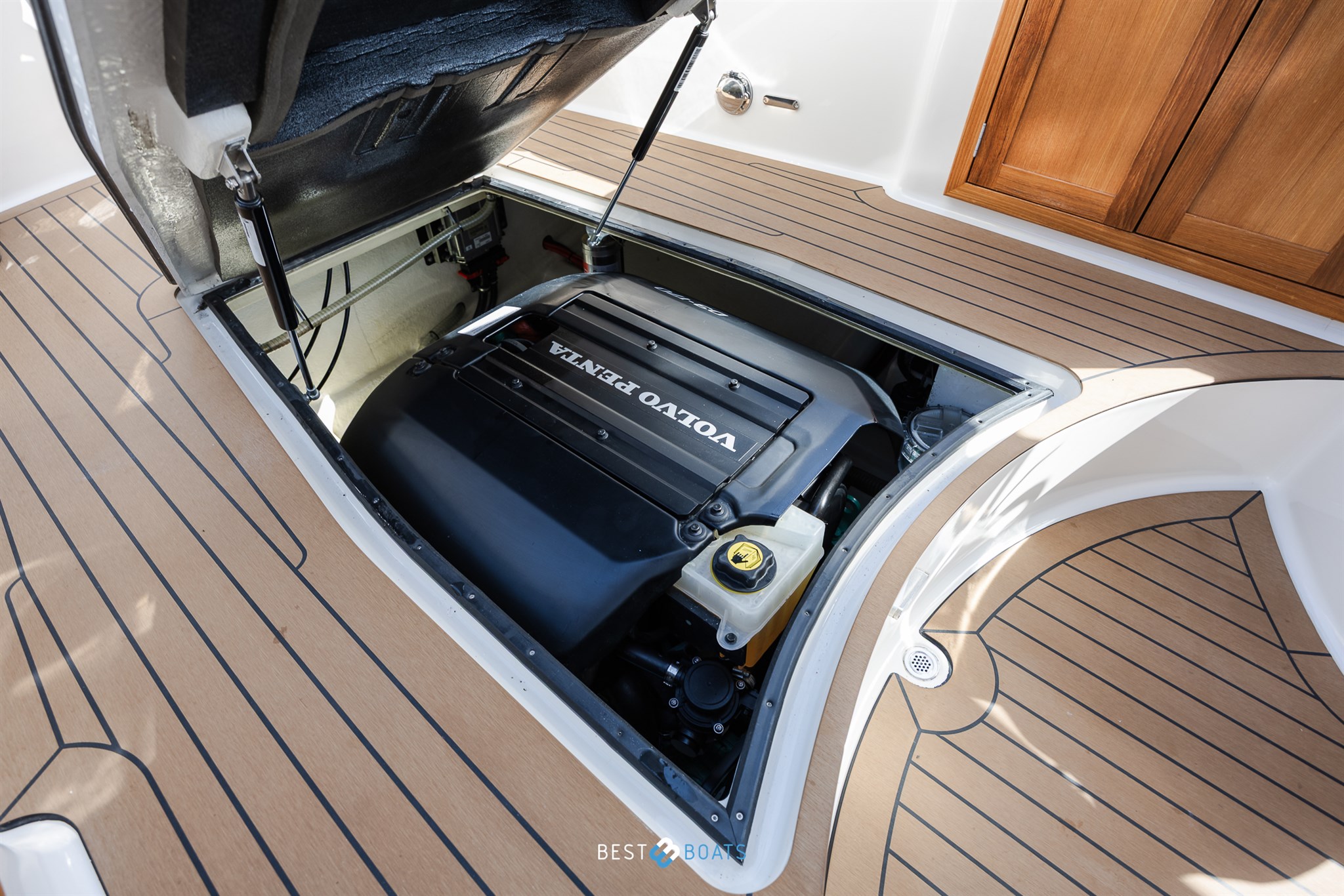 foto: 35 Interboat Intercruiser 27 Cabin
