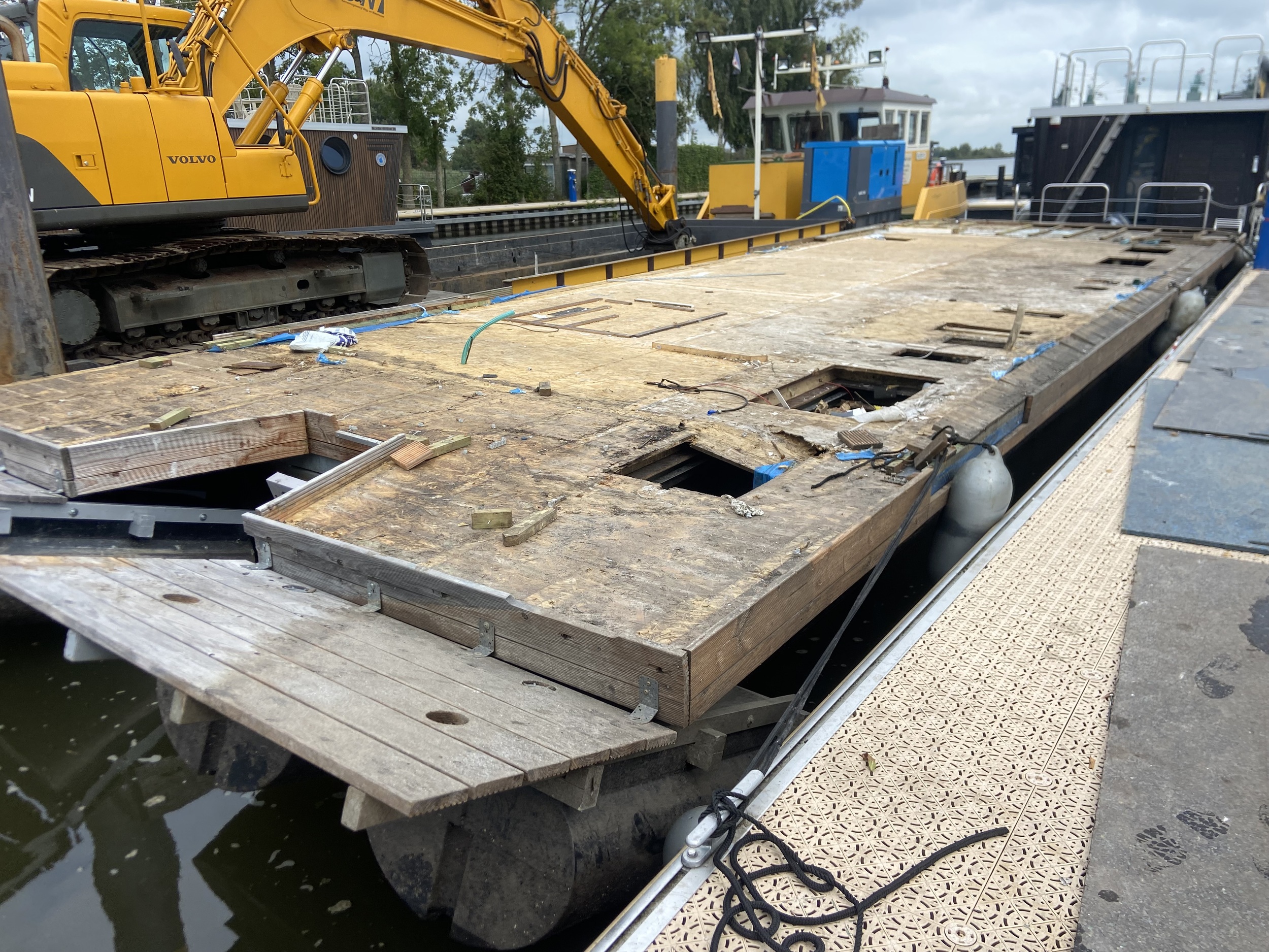 foto: 6 LST Boatin (onderstel) Houseboat