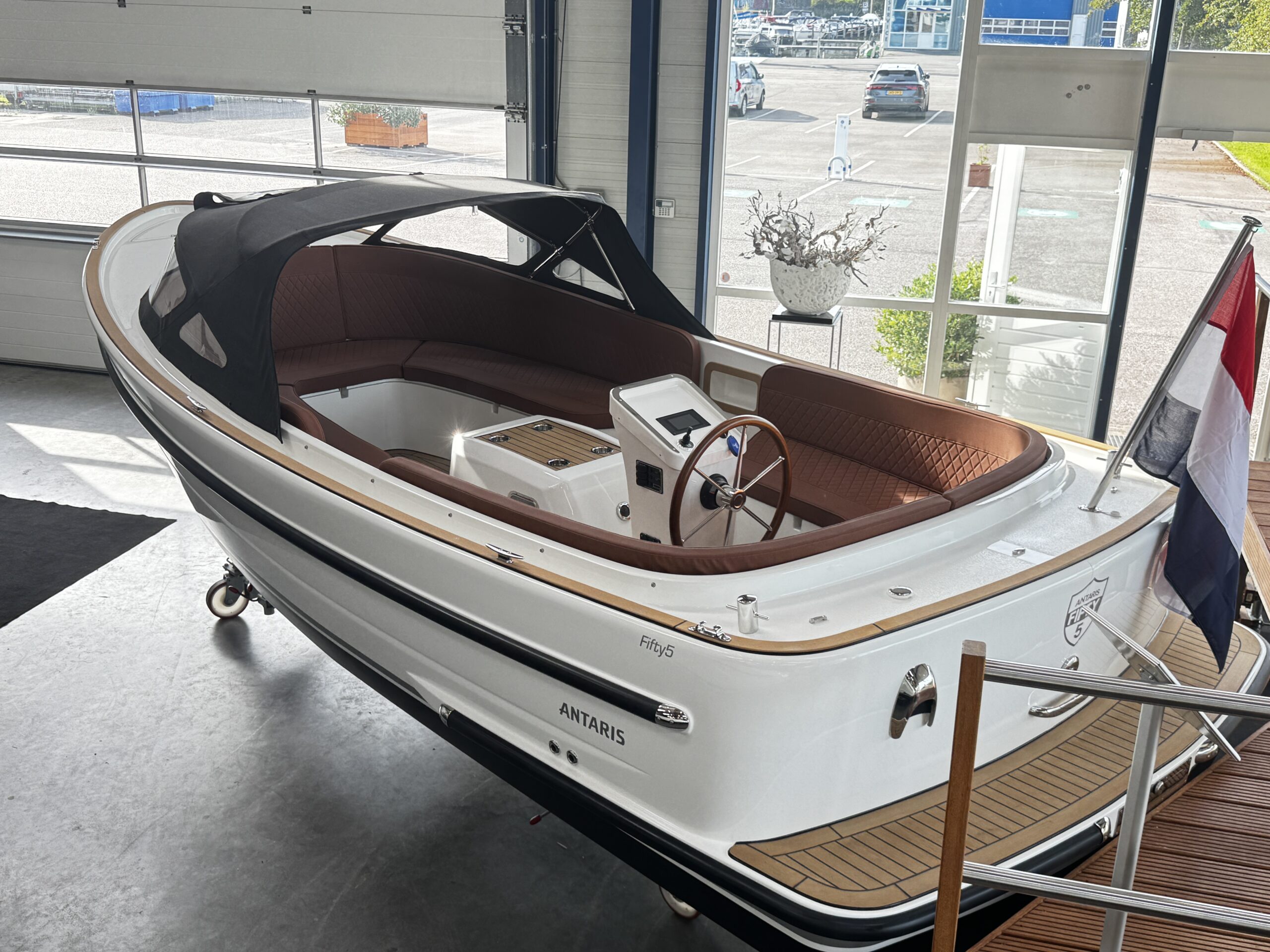 foto: 12 Antaris Fifty 5 Elektro
