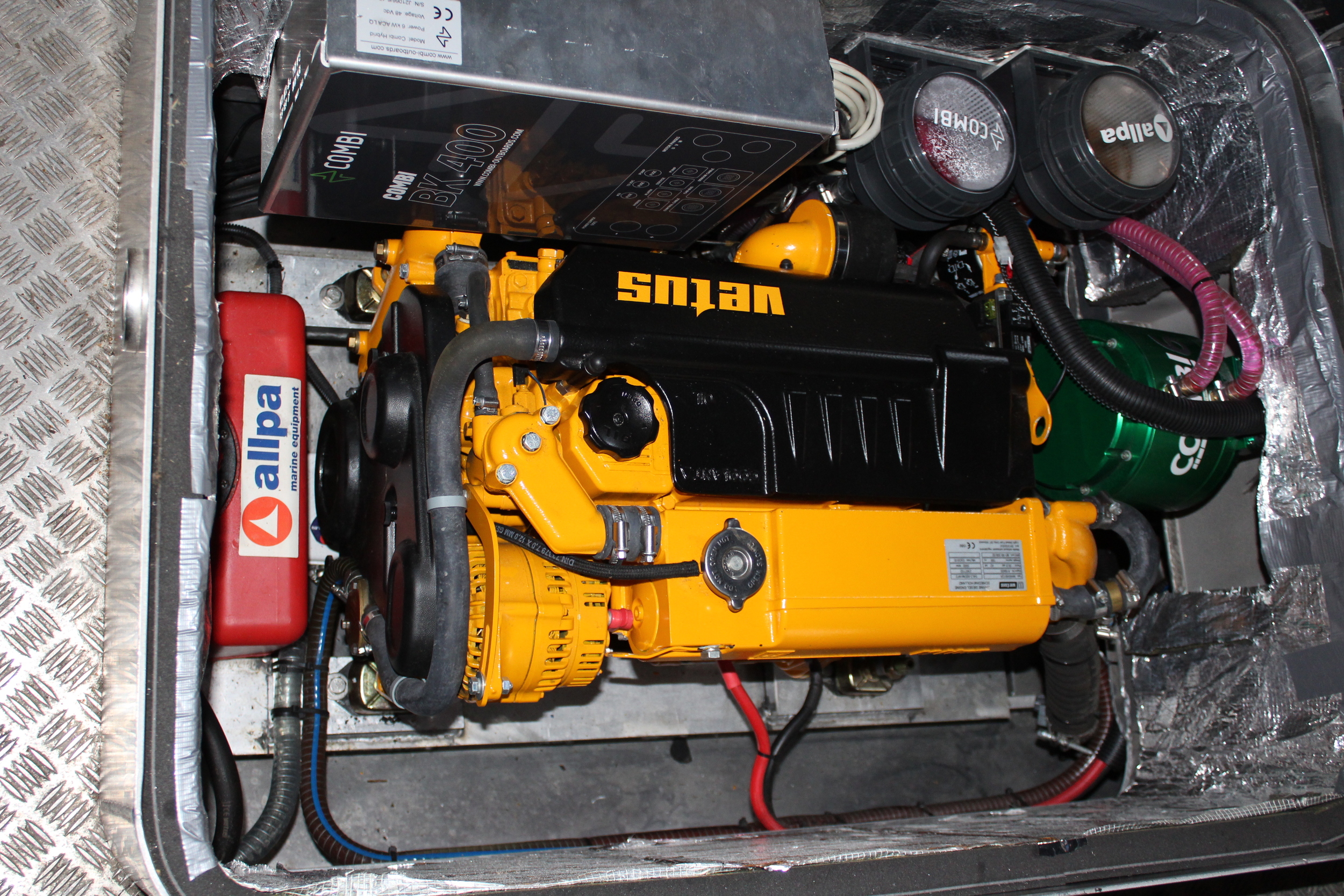 foto: 37 Black Fish Cabin 850 XL