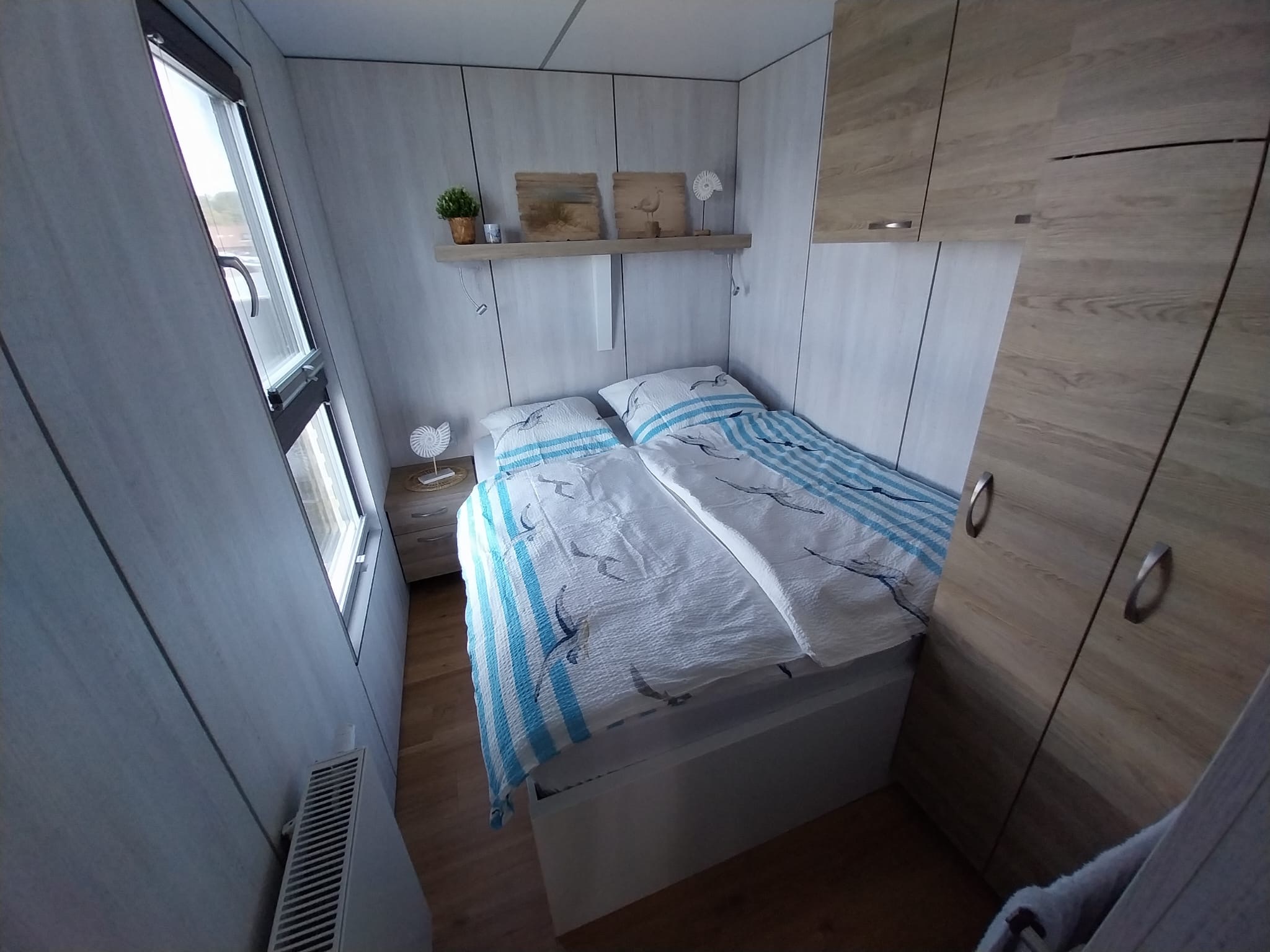 foto: 33 HT4 Houseboat Lelystad Ligplaats