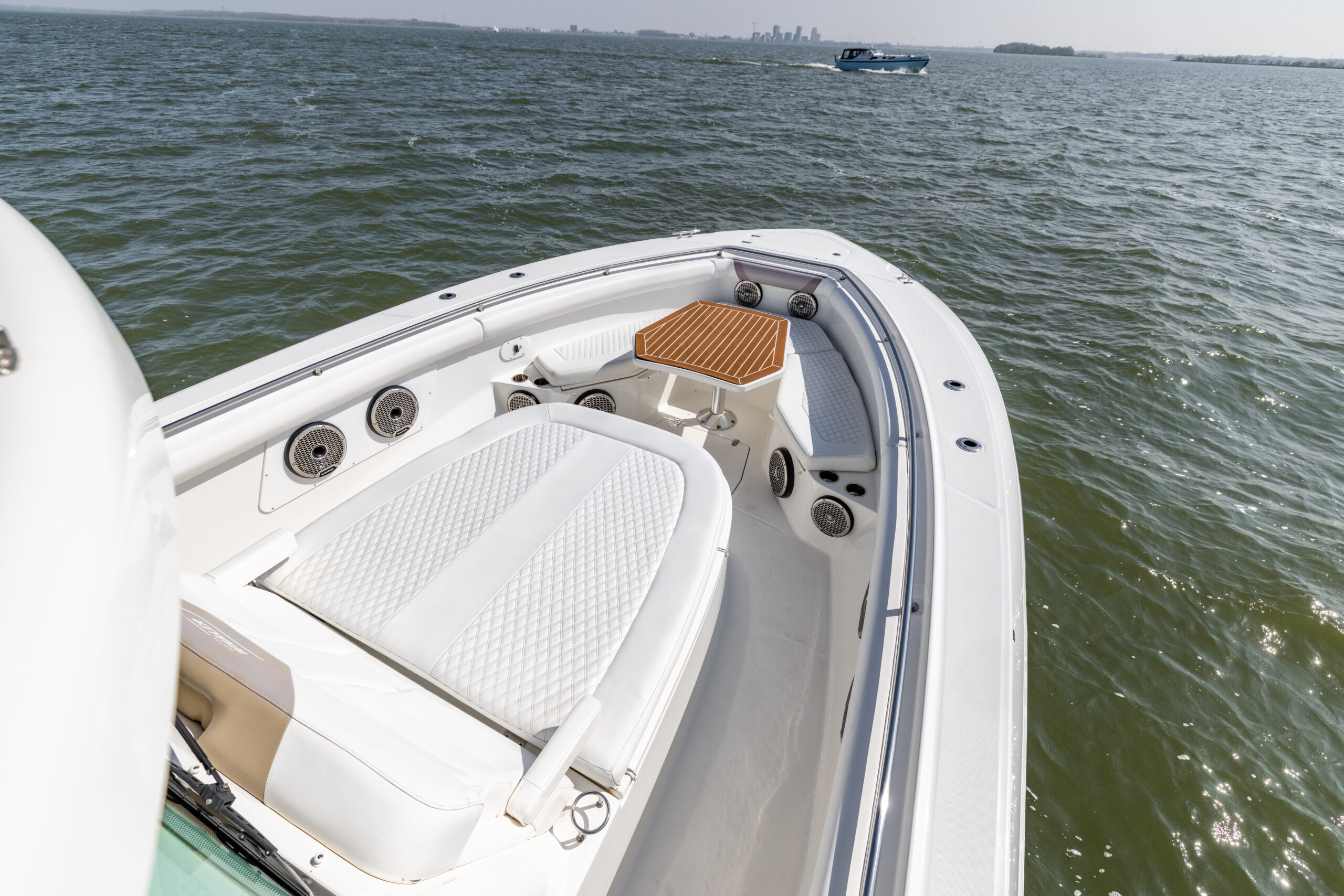 foto: 119 Boston Whaler 370 Outrage