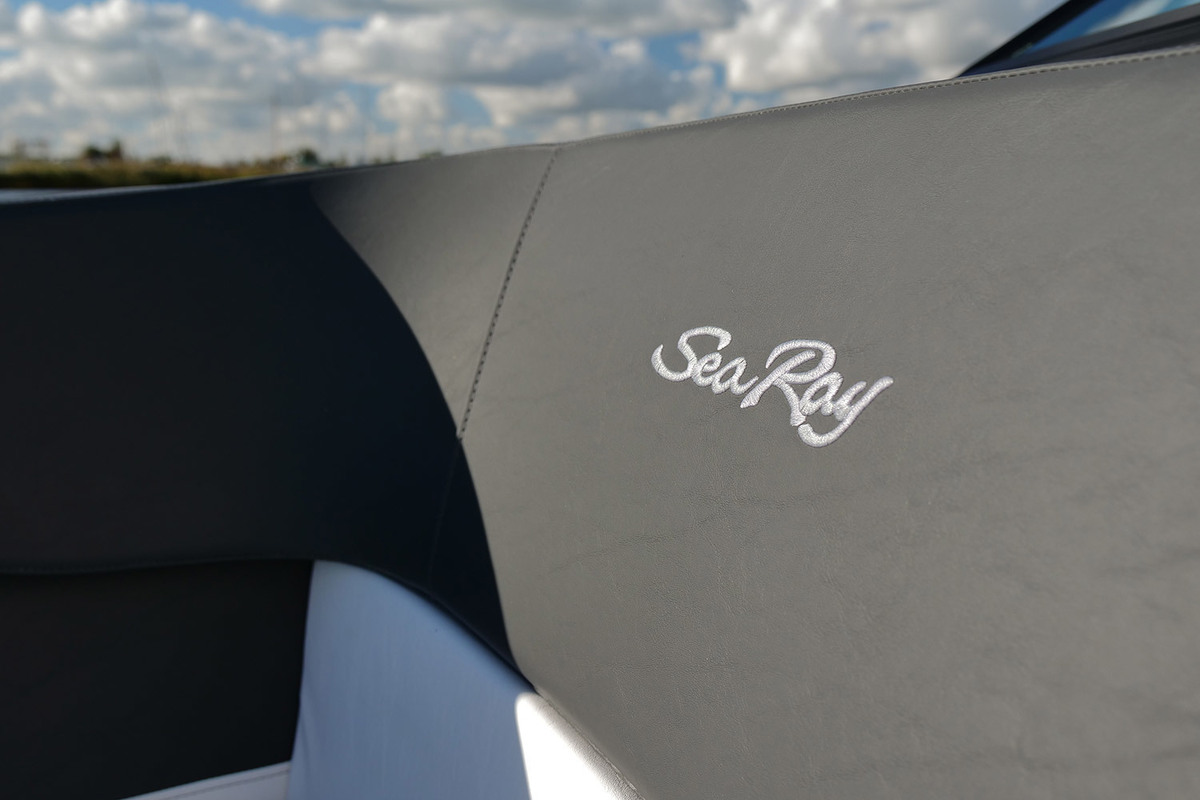 foto: 73 Sea Ray SPX 230
