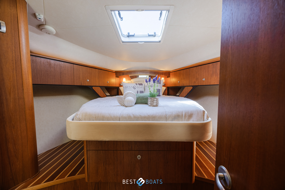foto: 48 Tiara 4300 Sovran