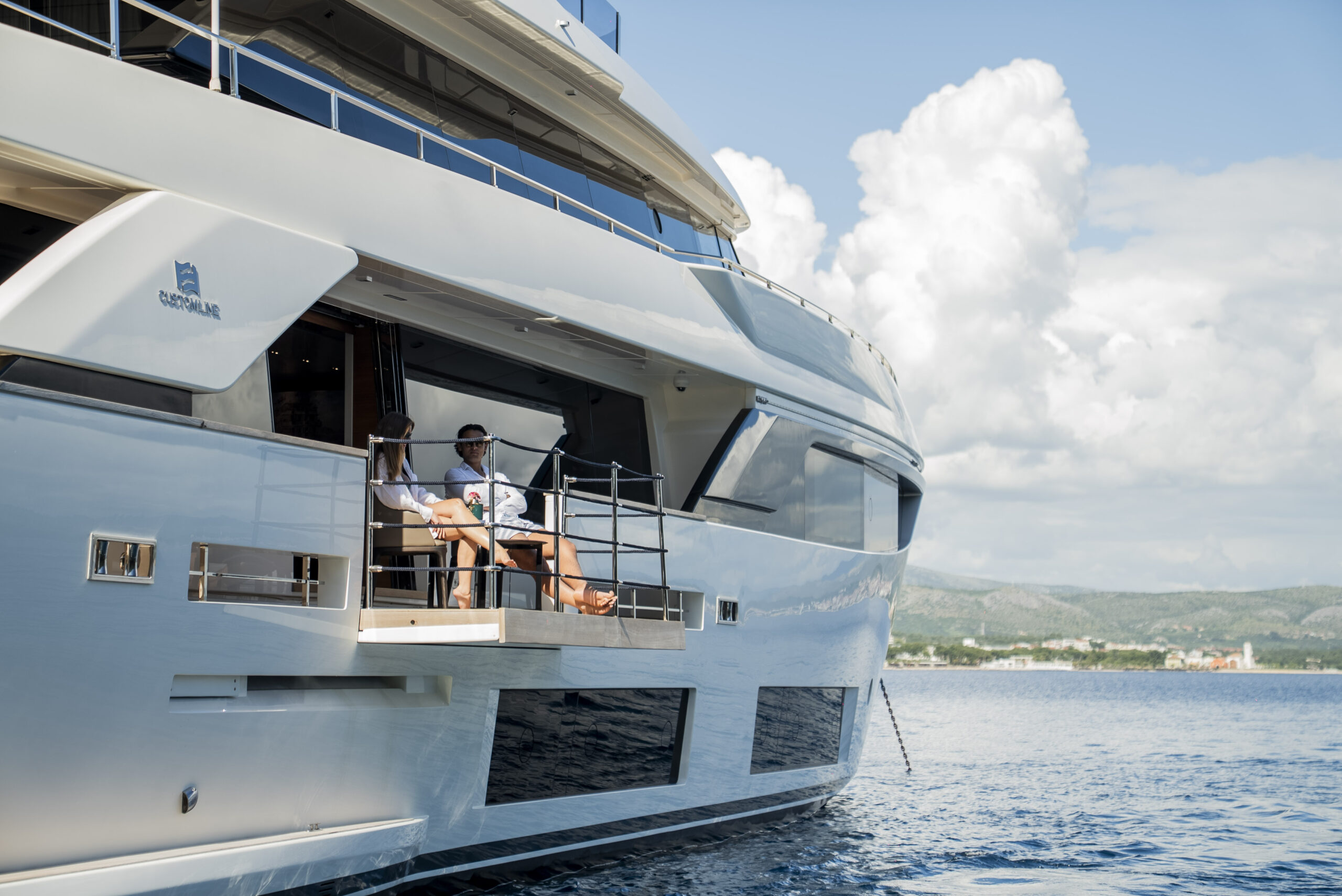 foto: 108 Custom Line Navetta 33