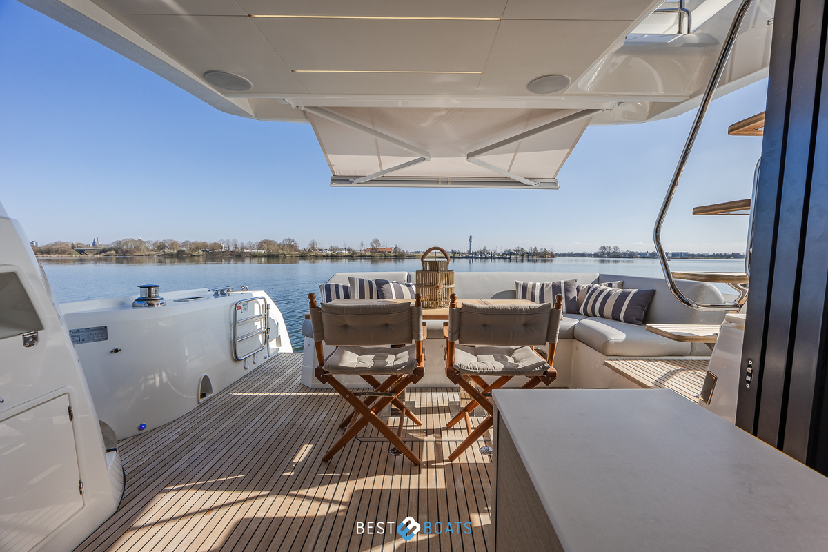 foto: 81 Prestige 520 FLY