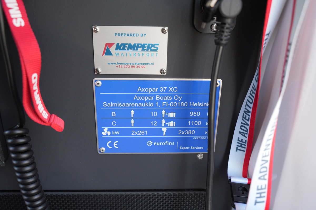 foto: 99 Axopar  37 XC Cross Cabin Mediterrana Edition