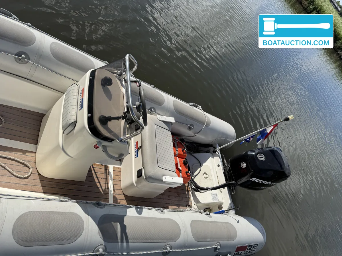 foto: 13 Valiant Vanguard 520