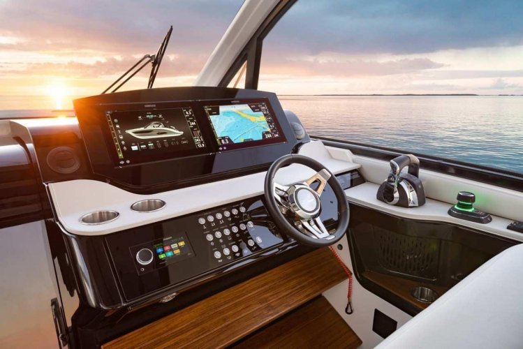 foto: 8 Sea Ray Sundancer 370