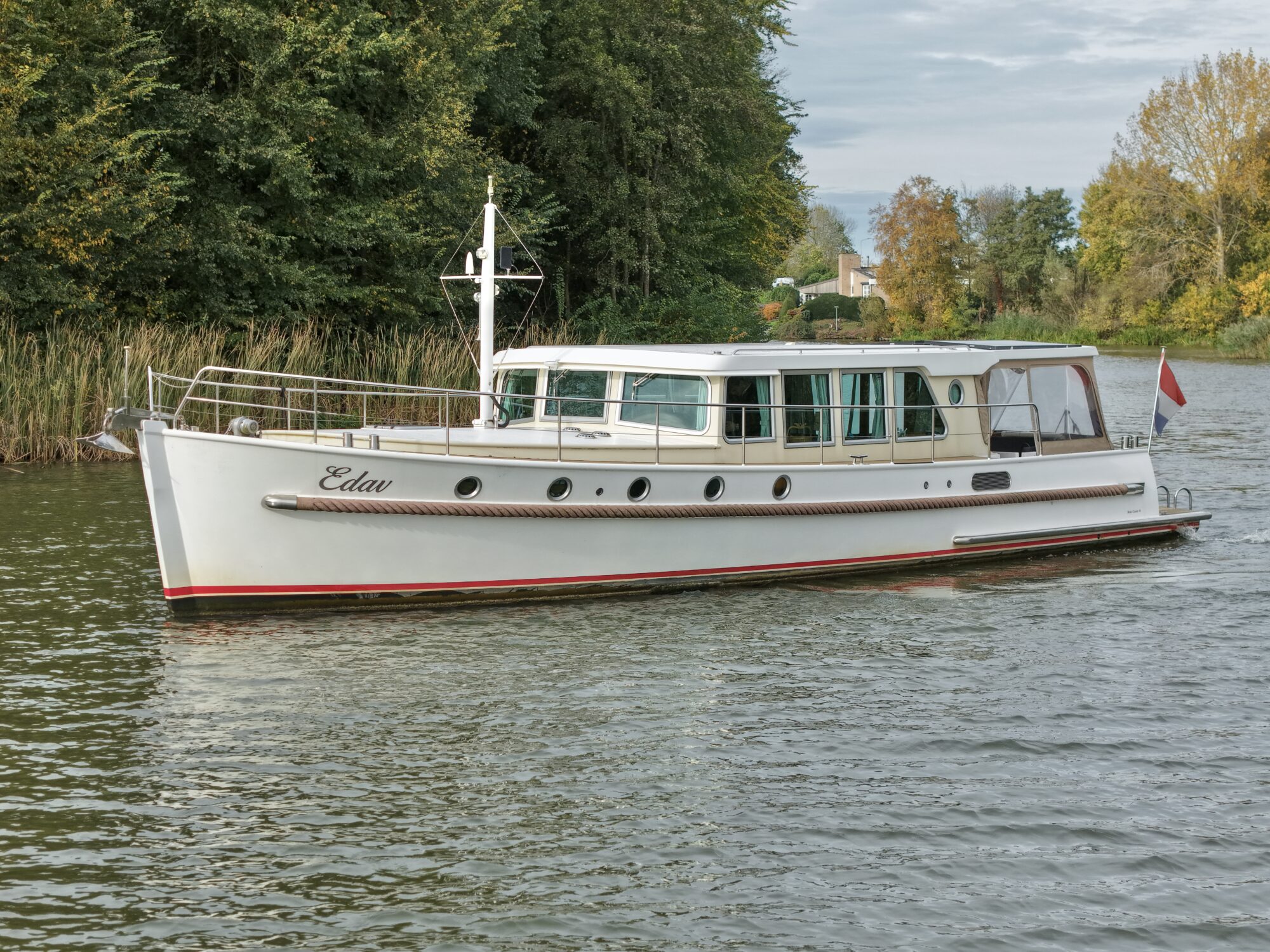 foto: 154 Serious Yachts Serious Yachts Gently Low Bridge 45 Sedan