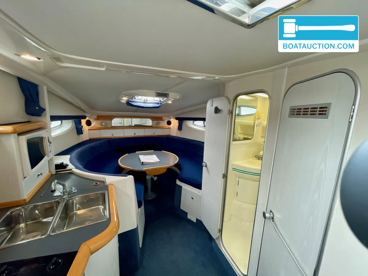 foto: 65 Sealine 310 Sportbridge