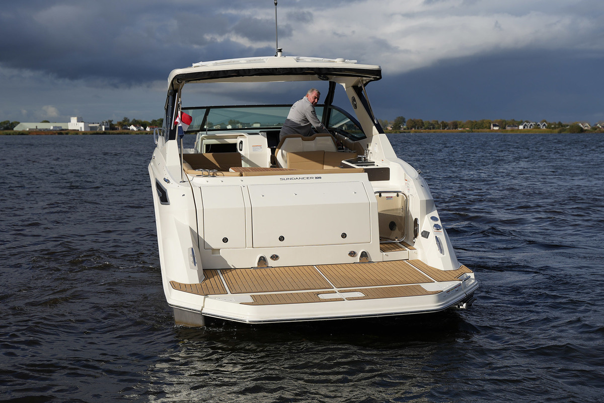 foto: 74 Sea Ray Sundancer 320