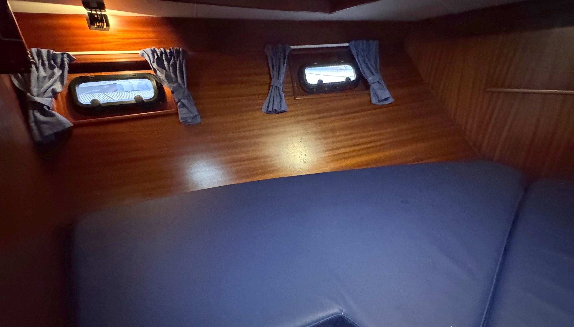 foto: 36 Vri-Jon Vri-Jon 37 AK Cabrio