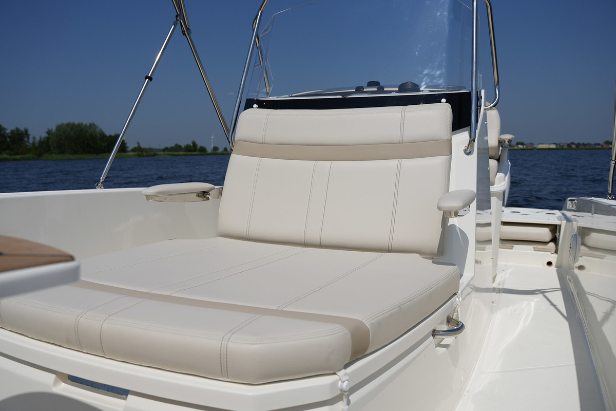 foto: 40 Boston Whaler 250 Dauntless
