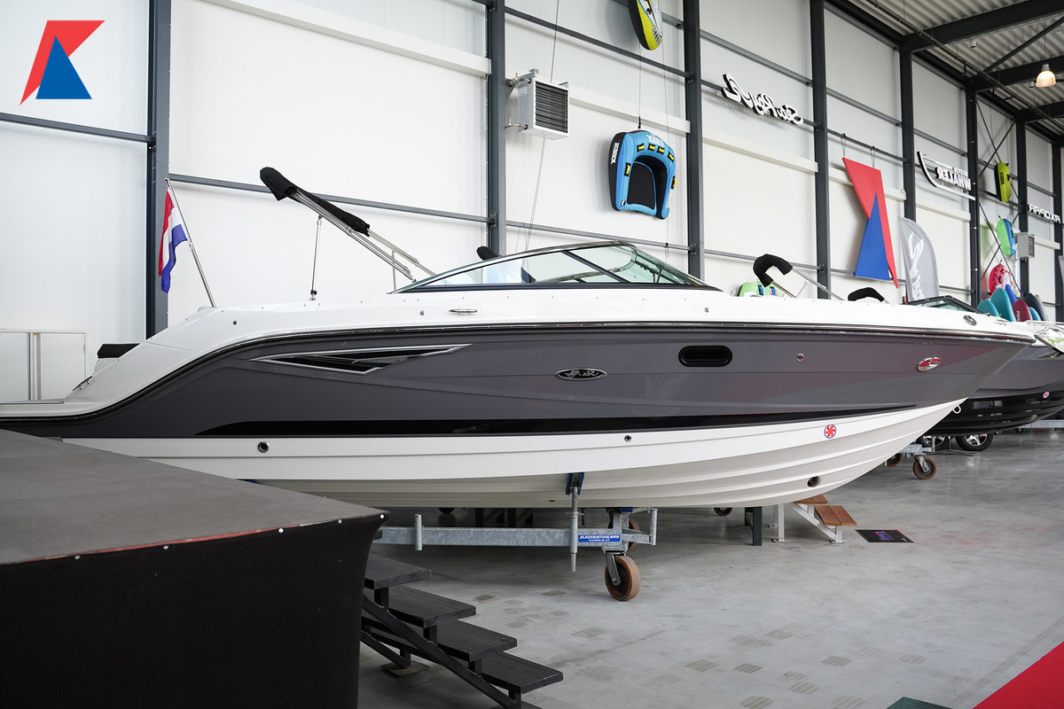 foto: 5 Sea Ray SLX 250