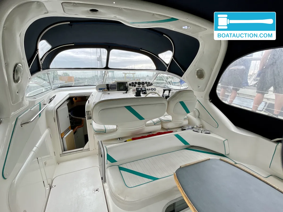 foto: 66 Sealine 310 Sportbridge