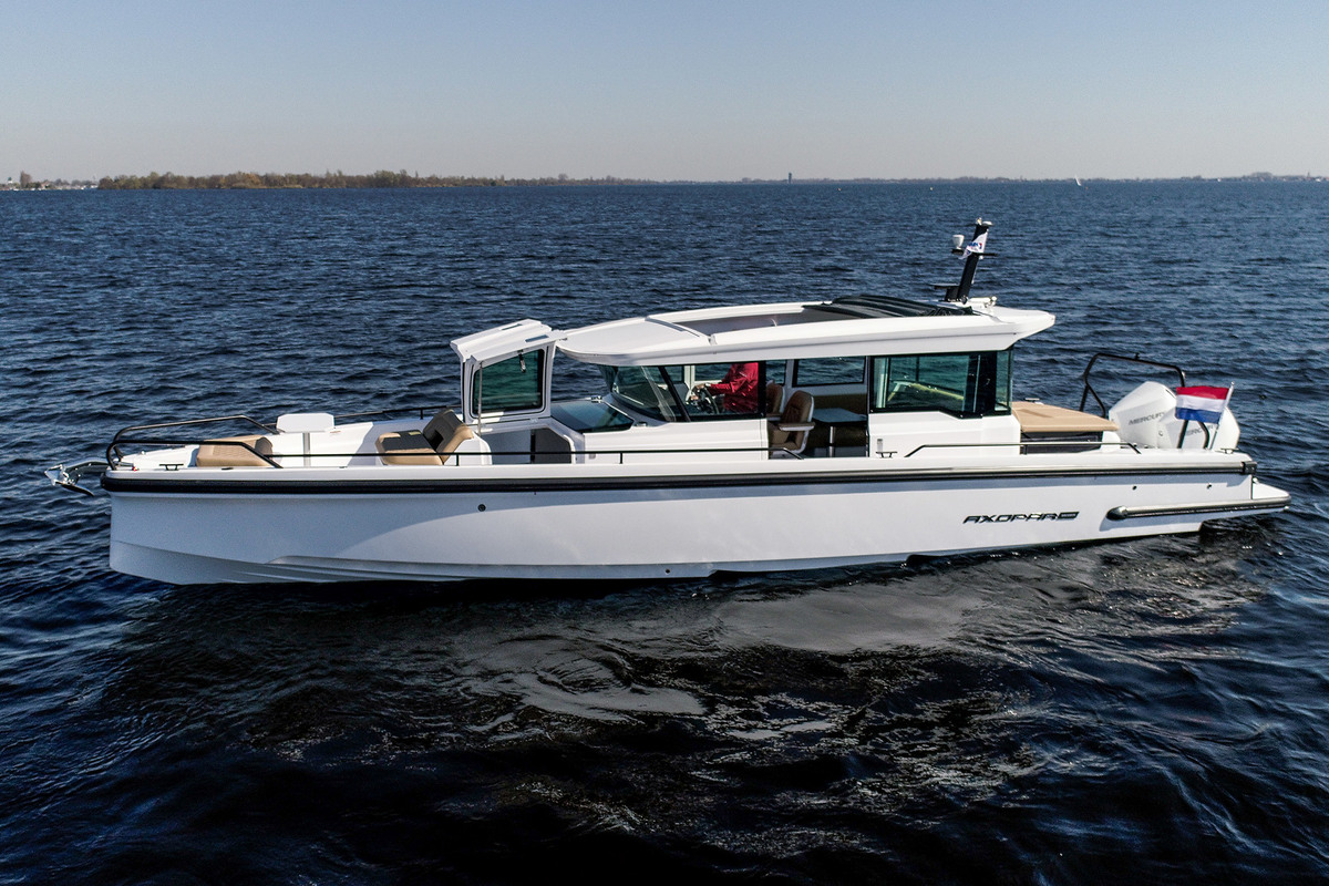 foto: 18 Axopar 37 XC Cross Cabin