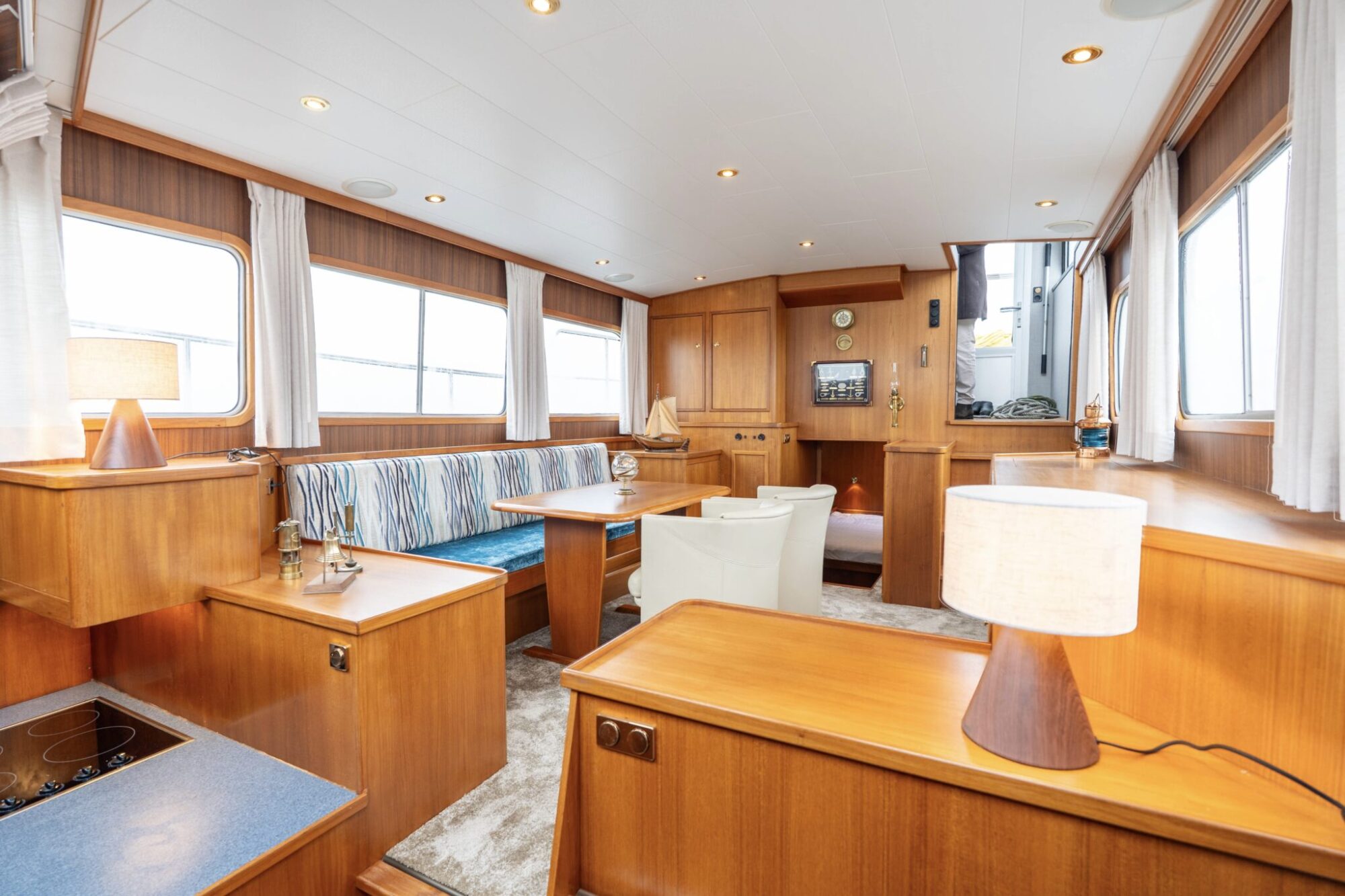 foto: 38 Pieter Beeldsnijder Pieter Beeldsnijder Spiegelkotter 15.00 VS