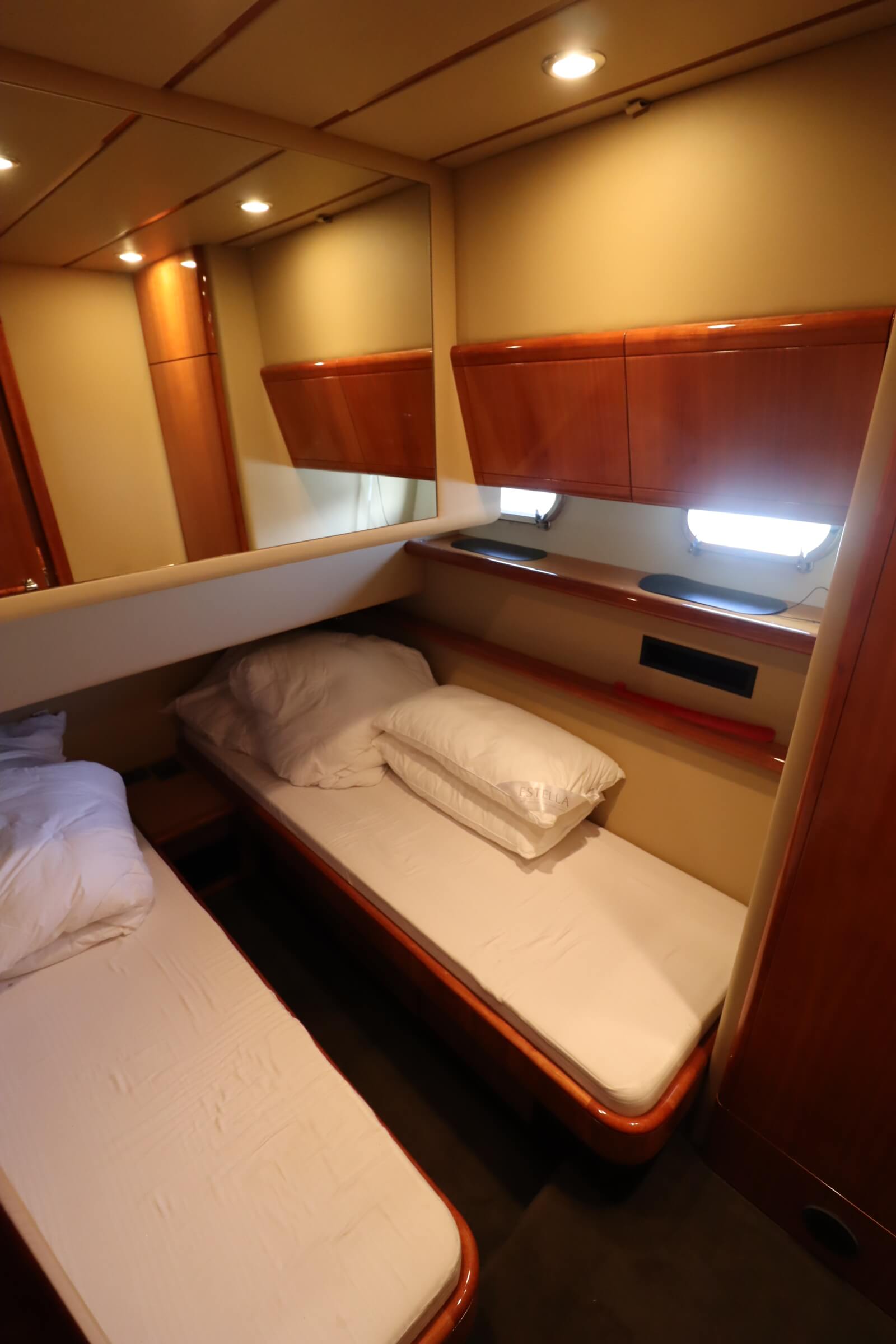 foto: 29 Ferretti Yachts 530