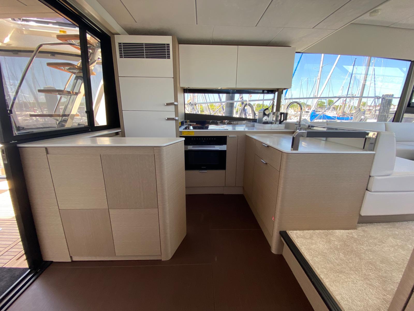 foto: 37 Prestige 590 Flybridge