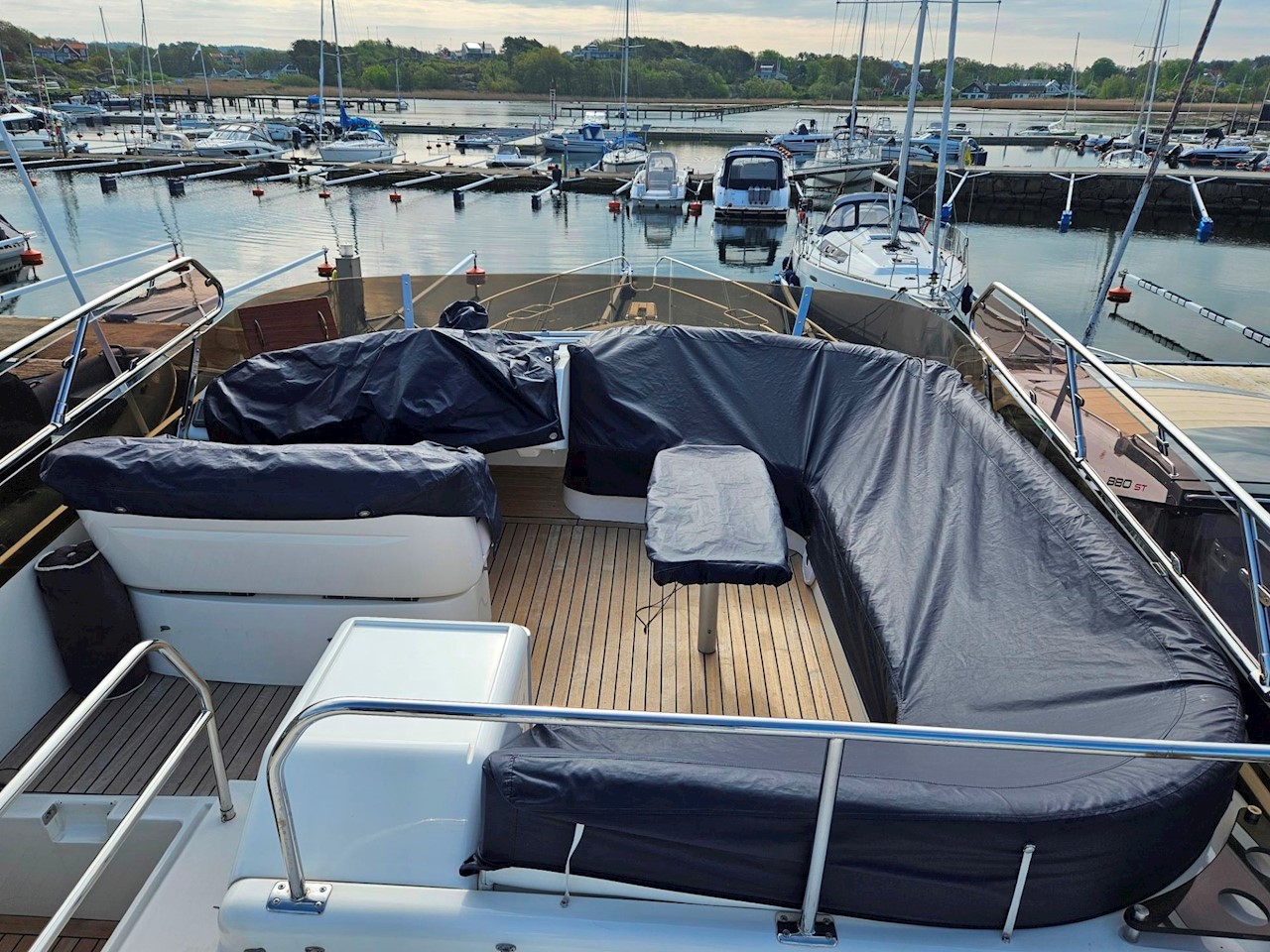 foto: 33 Princess 52 FLY