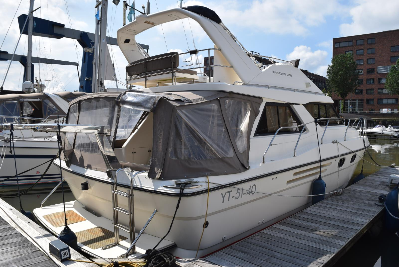 foto: 129 Princess 388 Flybridge