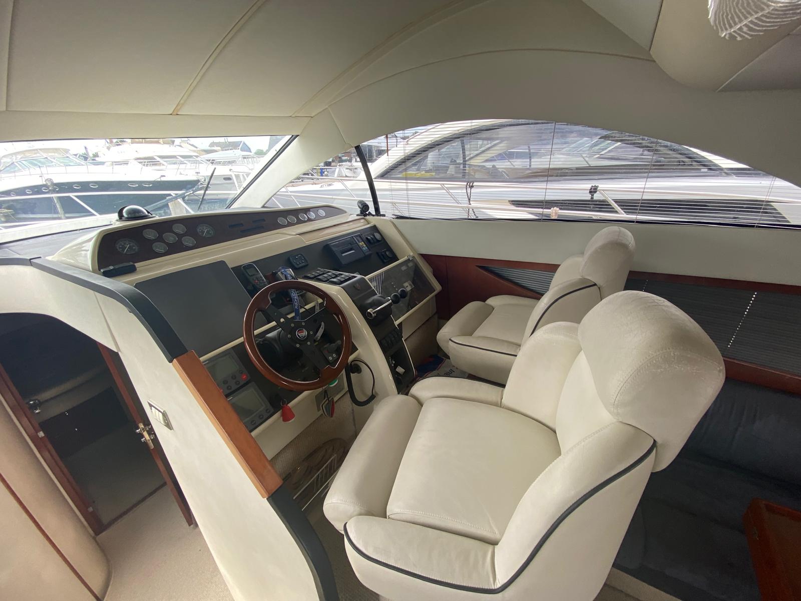 foto: 14 Fairline Phantom 43