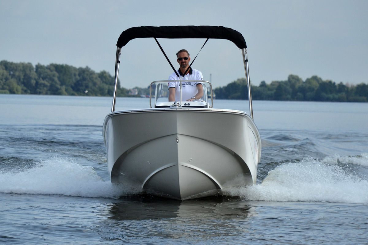 foto: 32 Boston Whaler 170 Montauk