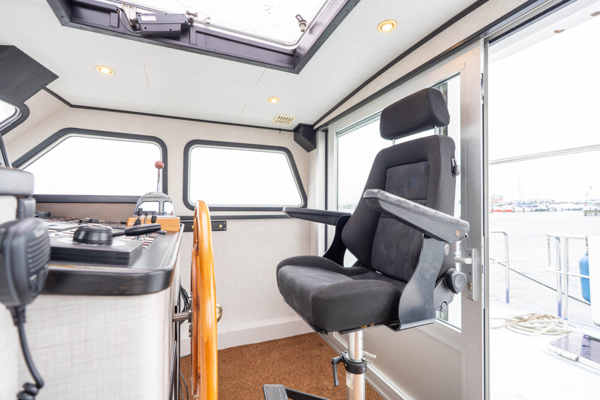 foto: 71 Pieter Beeldsnijder Pieter Beeldsnijder Spiegelkotter 15.00 VS