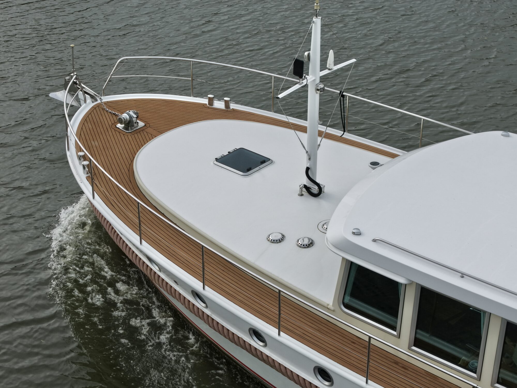 foto: 157 Serious Yachts Serious Yachts Gently Low Bridge 45 Sedan