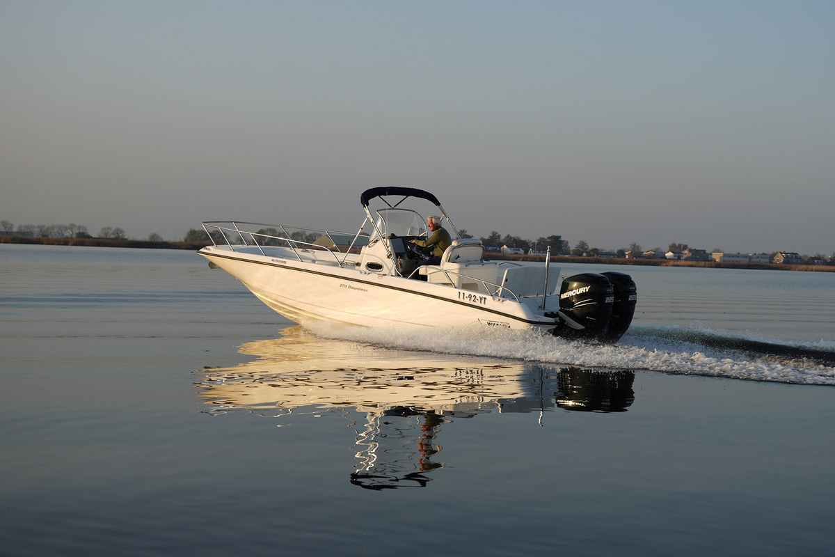 foto: 35 Boston Whaler 270 Dauntless