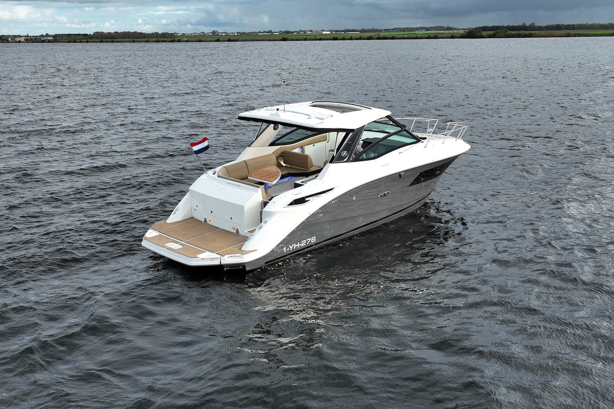 foto: 75 Sea Ray Sundancer 320