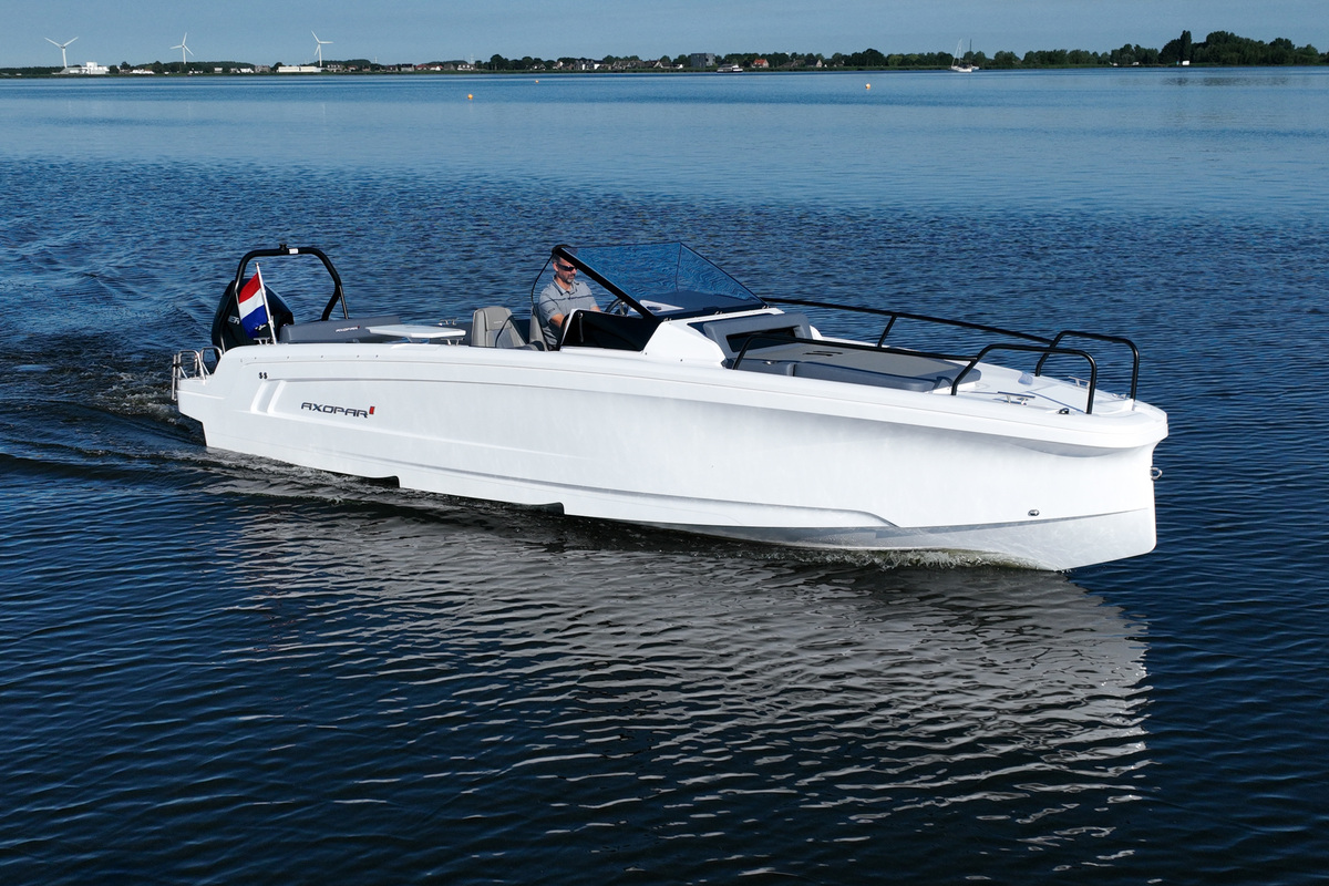 foto: 76 Axopar 25 Cross Bow & Cross Top